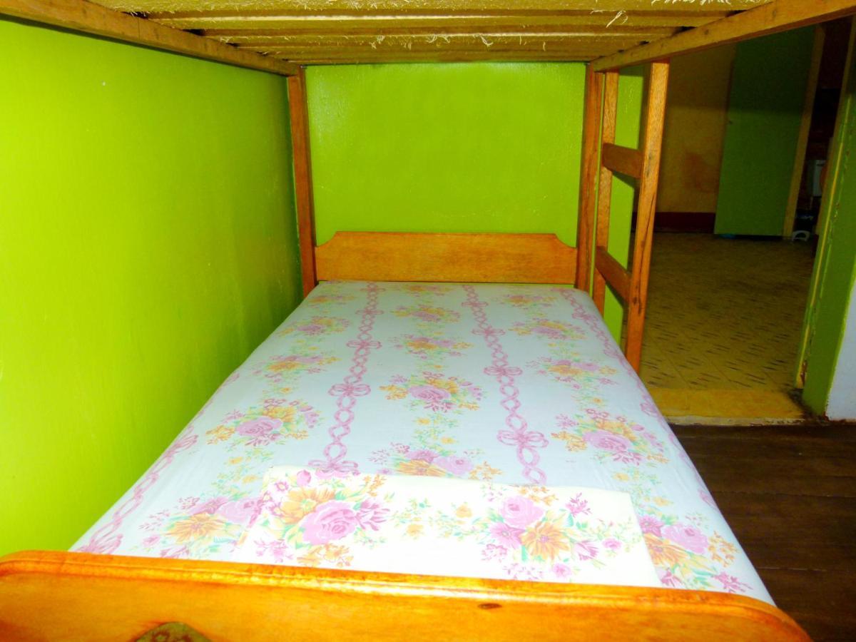 A&T Amazon Backpacker'S Bed and Breakfast Iquitos Exteriör bild