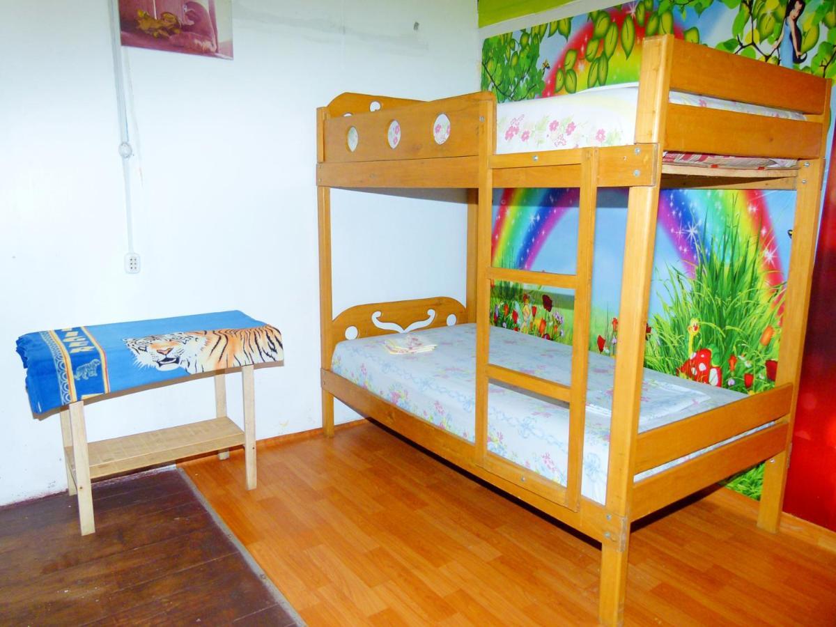 A&T Amazon Backpacker'S Bed and Breakfast Iquitos Exteriör bild