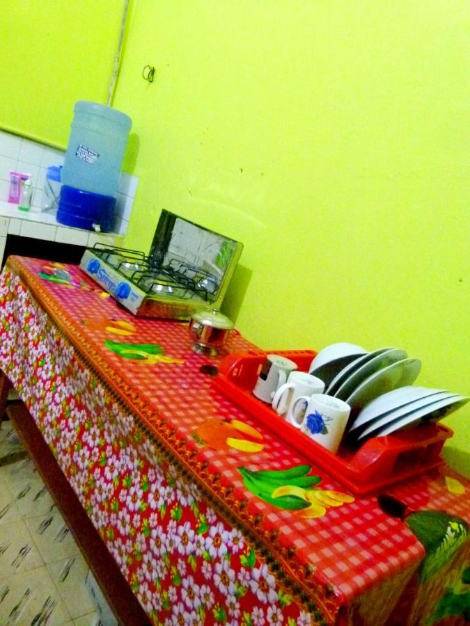 A&T Amazon Backpacker'S Bed and Breakfast Iquitos Exteriör bild