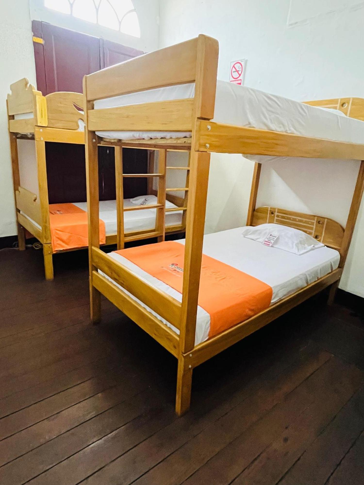 A&T Amazon Backpacker'S Bed and Breakfast Iquitos Exteriör bild